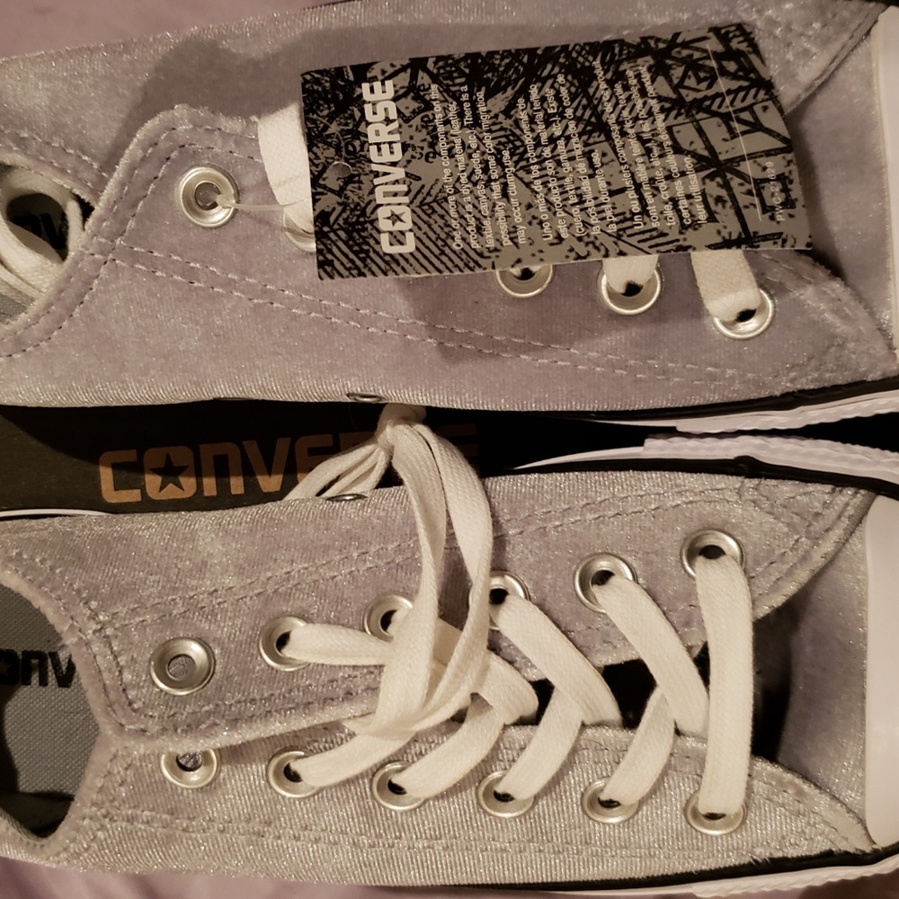 NWT in BOX Silver size 8 suede Converse shoes